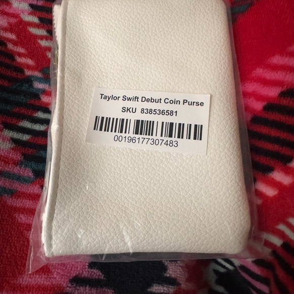 Taylor Swift Debut Friday Night Beneath the Stars White Pouch Keychain - Picture 6 of 7